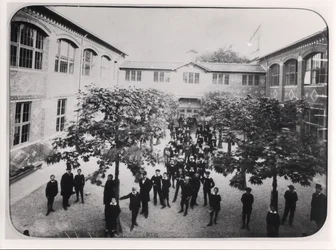 Escola na Alsácia, 1883-1889